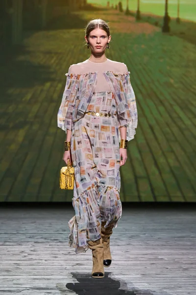 Look 64